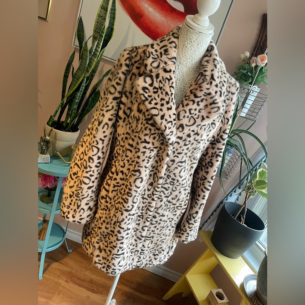 Y2K Fuzzy Black and Peach Leopard Print Faux Fur ‘Guess’ Teddy Coat, Sz S